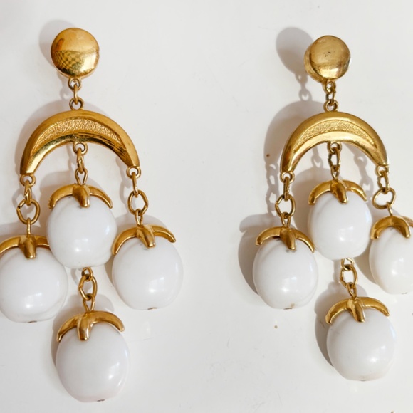 Vintage Crown Trifari Chandeleir Earrings - Picture 3 of 6